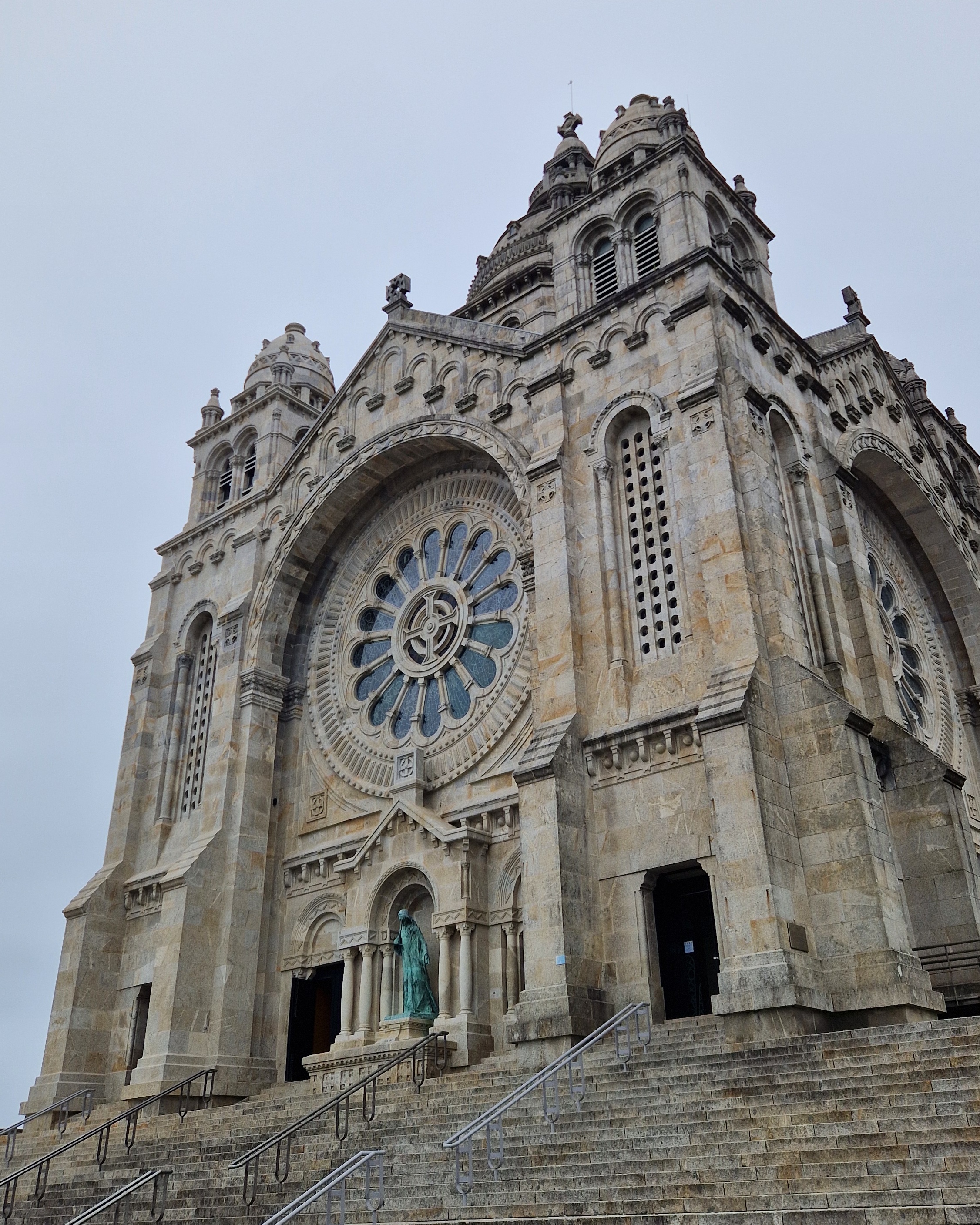 Blick auf die Wallfahrtskirche Santuário do Sagrado Coração de Jesus