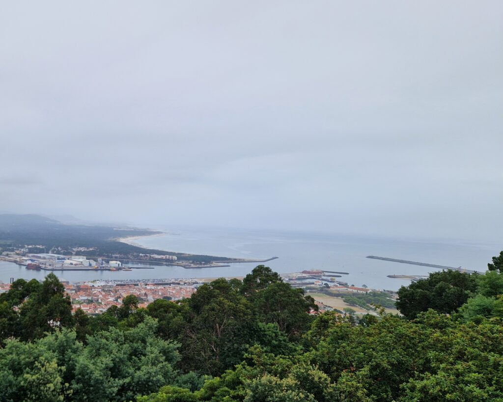 Blick auf den Ozean vom Monte de Santa Luzia