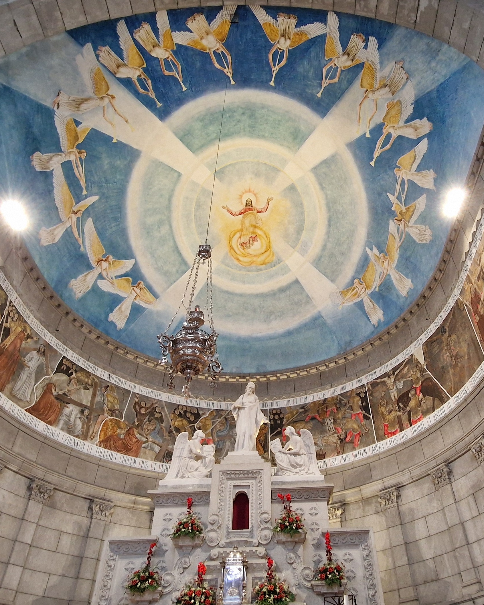 Altar und Kuppel der Wallfahrtskirche Santuário do Sagrado Coração de Jesus
