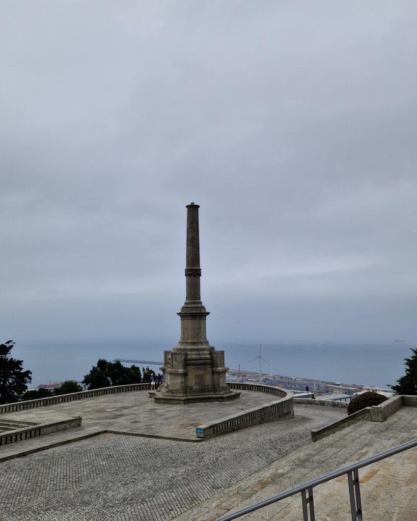 Blick auf den Ozean vom Monte de Santa Luzia