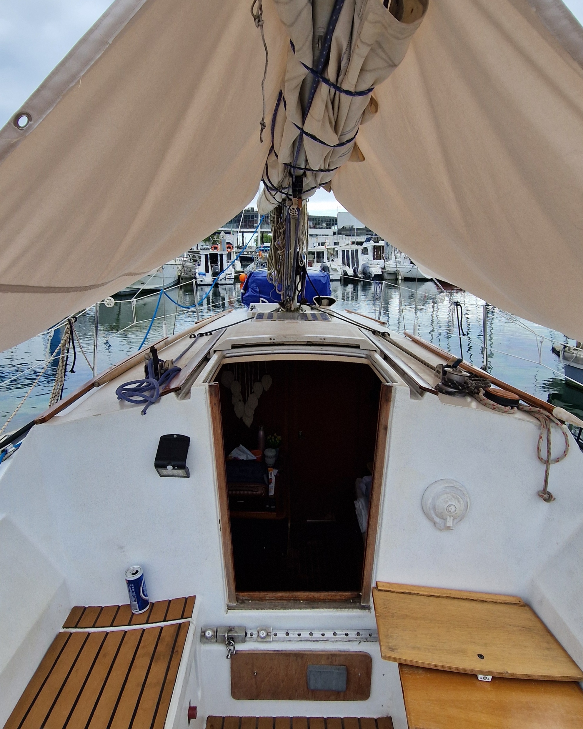 Unser Hausboot im Hafen von Viana do Castelo 