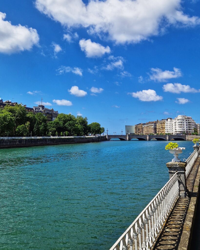 Bild von der Promenade in San Sebastián gegenüber des Bahnhofs