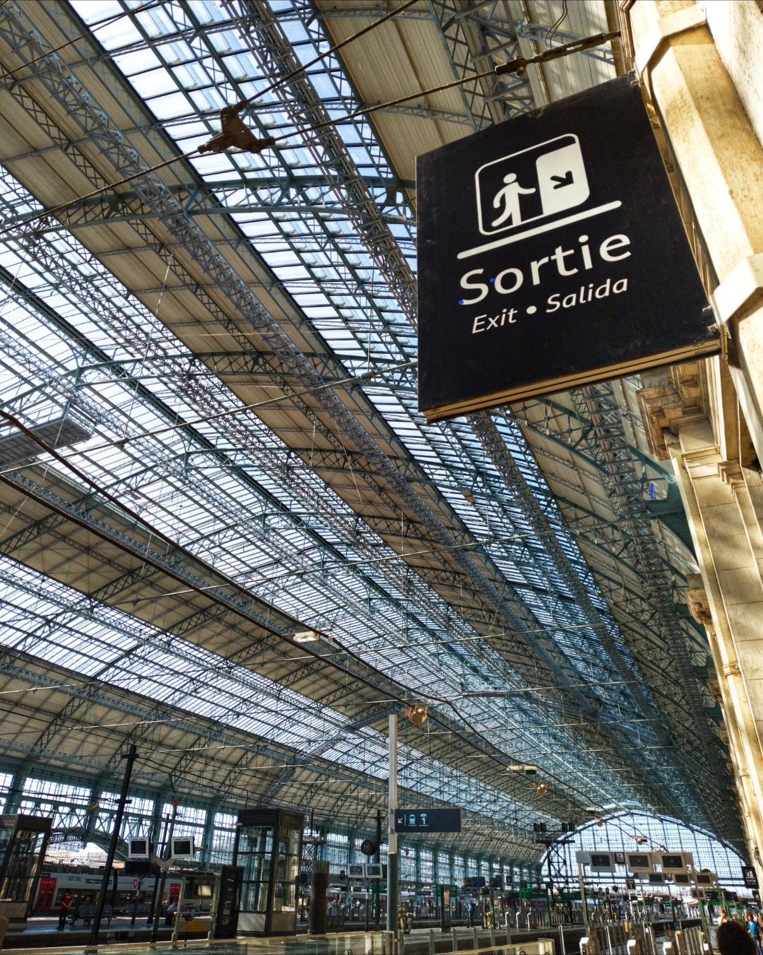 Bild vom Bahnhof Bordeaux von den Gleisen