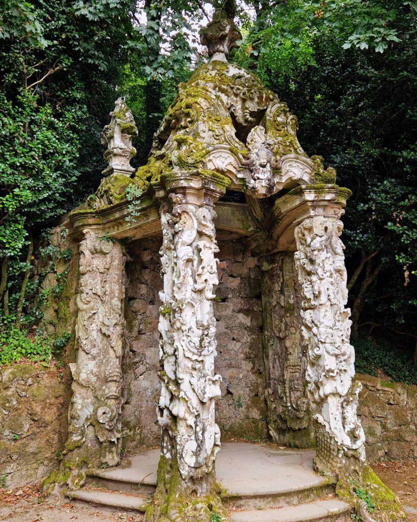 Historische Bauten im Wald rund um die Wallfahrtsstätte