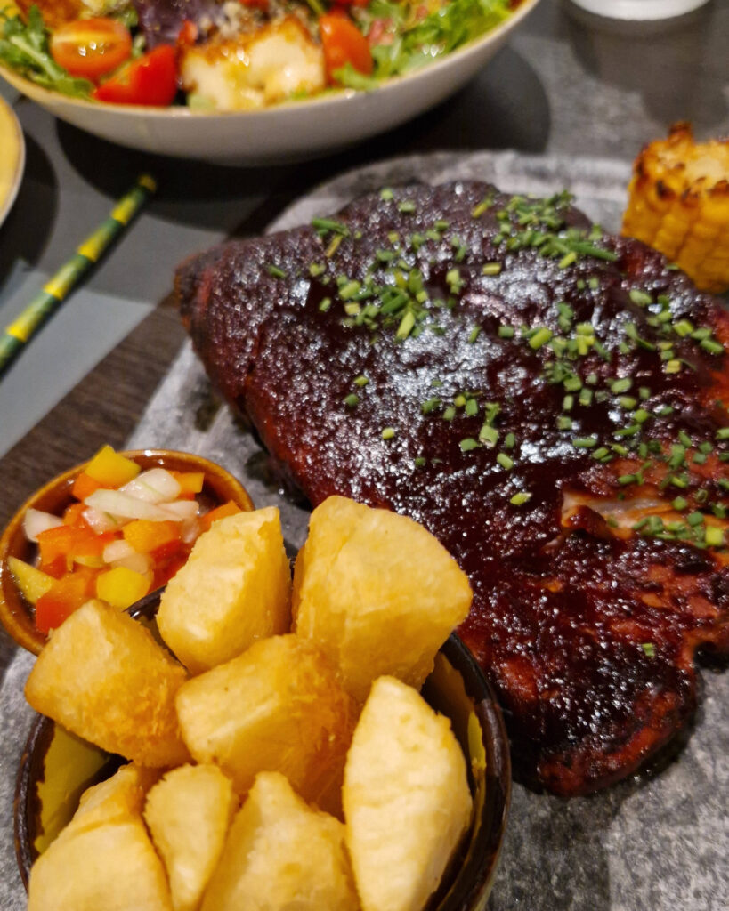 BBQ Schweinerippen im Capim Dourado in Braga