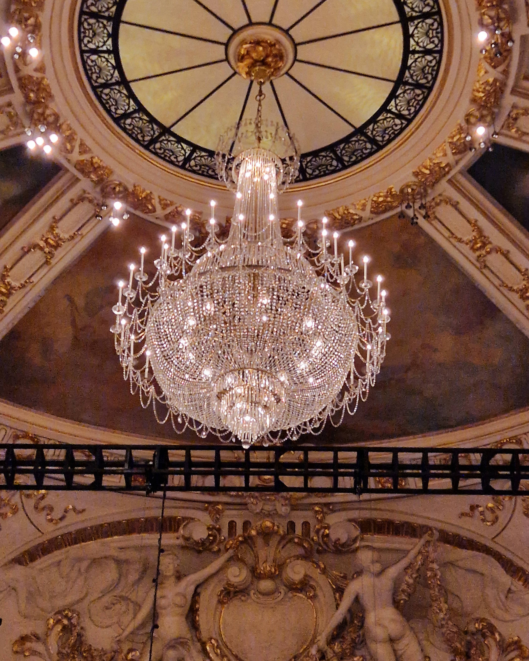 Kronleuchter im Theatro Circo in Braga